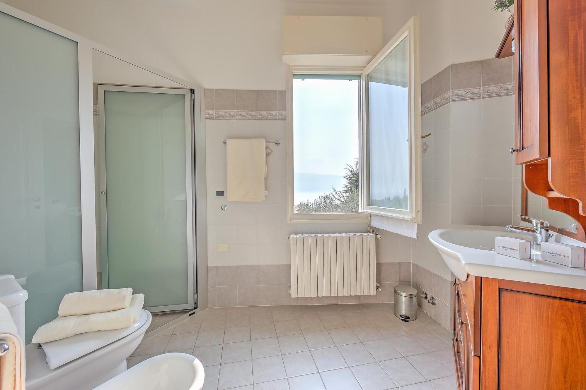 Angela -Terrace & Beautiful View Lake - Happy Rentals ตอสโกลาโน มาแดร์โน ภายนอก รูปภาพ